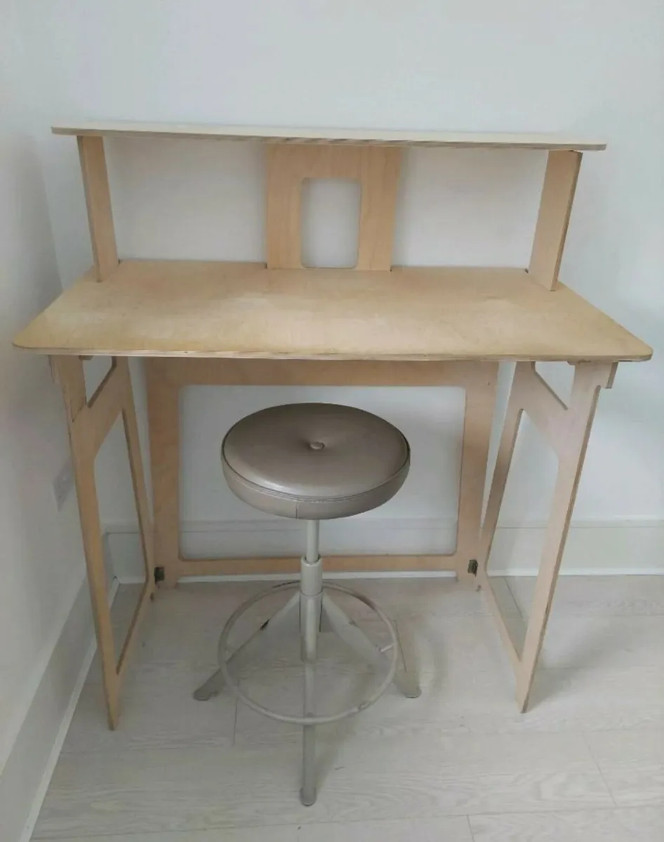 Flying Elephant stand up desk and chair - Image 2