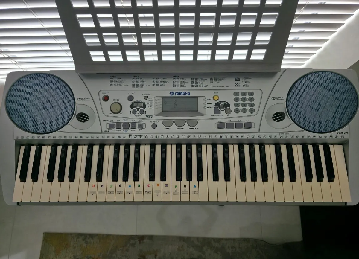 Yamaha Piano PSR-275 with Stand - Image 1