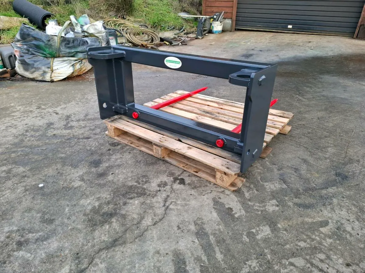 Pin and cone bale spike - Image 1