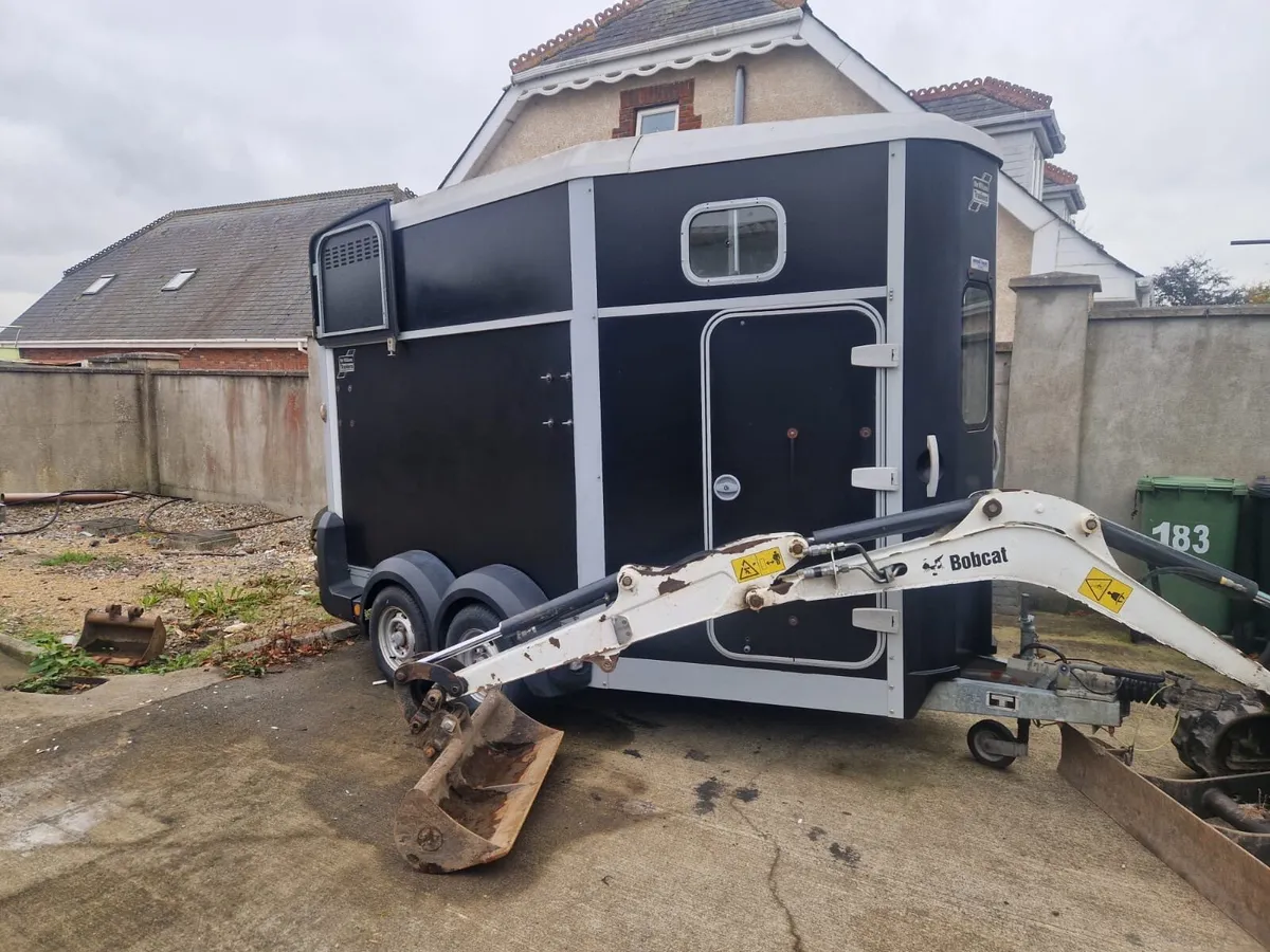 Horse trailer 511 - Image 1