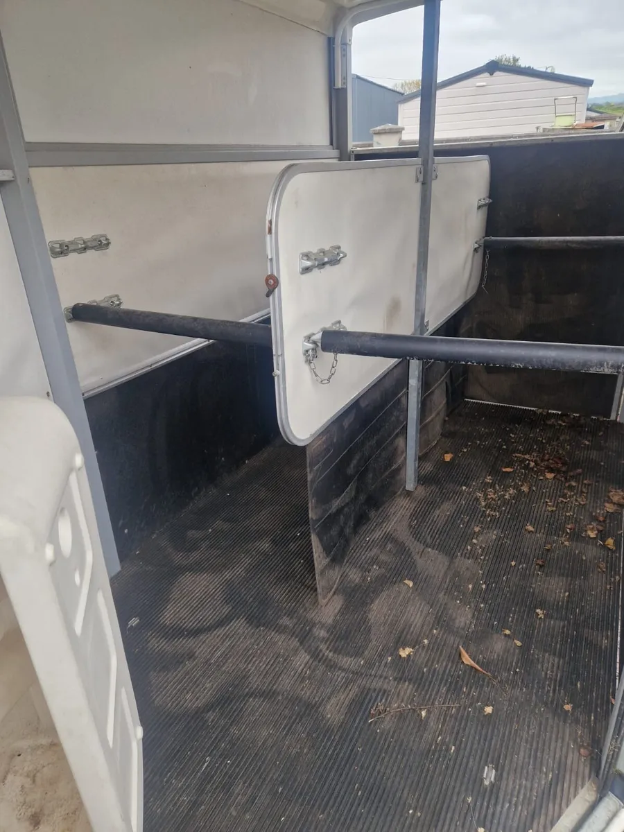 Horse trailer 511 - Image 4