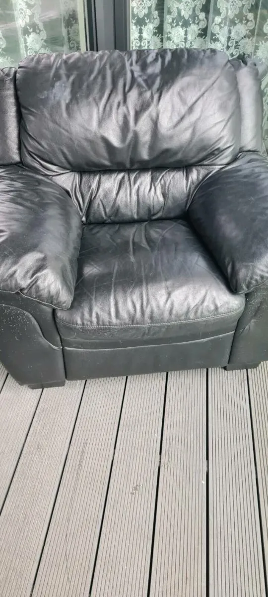 I am selling two leather armchairs. - Image 1