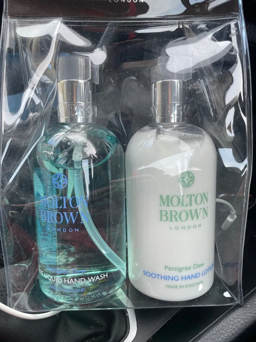 BRAND NEW Molton Brown Pettigree Dew Hand Gift Set