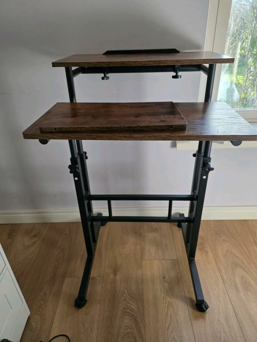 Manual standing desk - Image 1