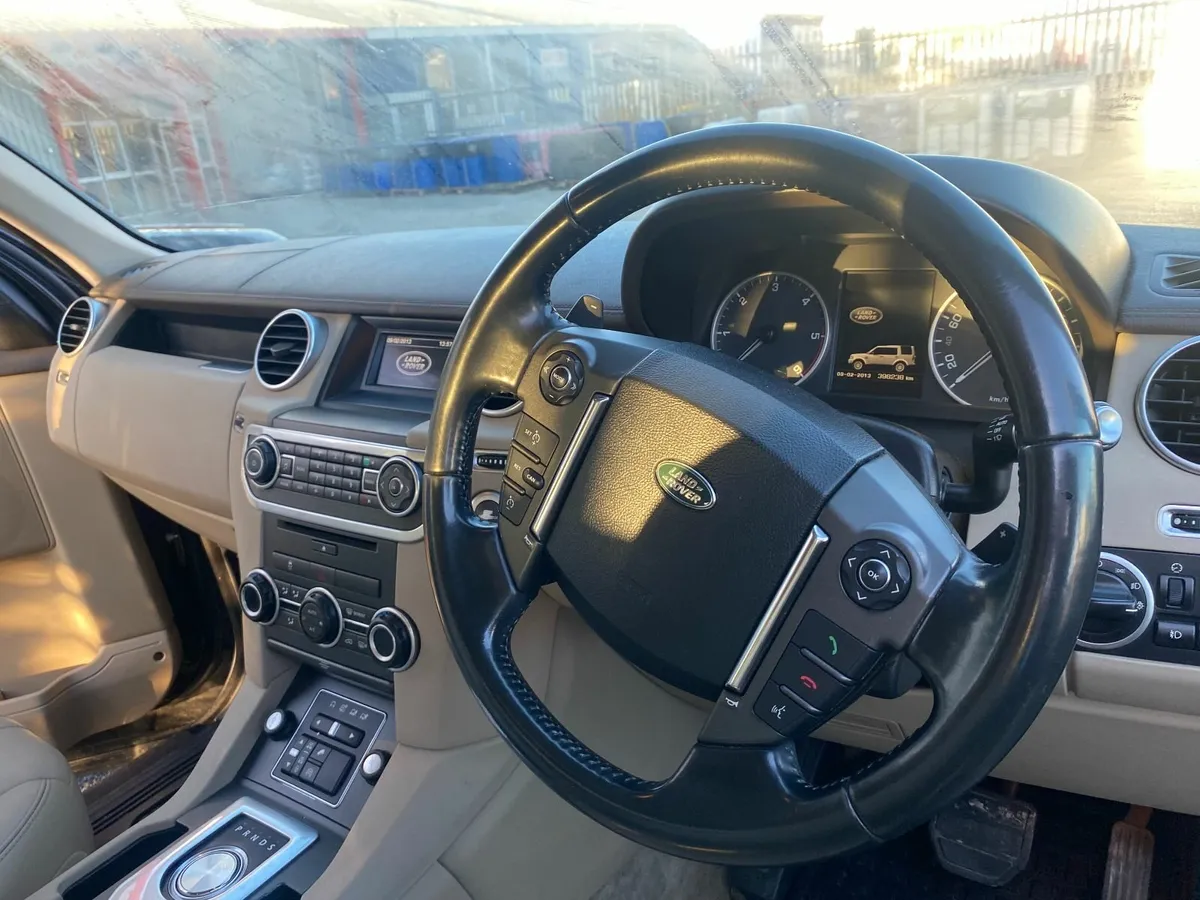 Land Rover Discovery 2016 - Image 2