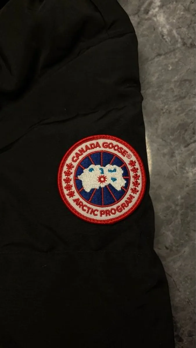 Canada Goose Wyndham Parka - Medium - Image 2