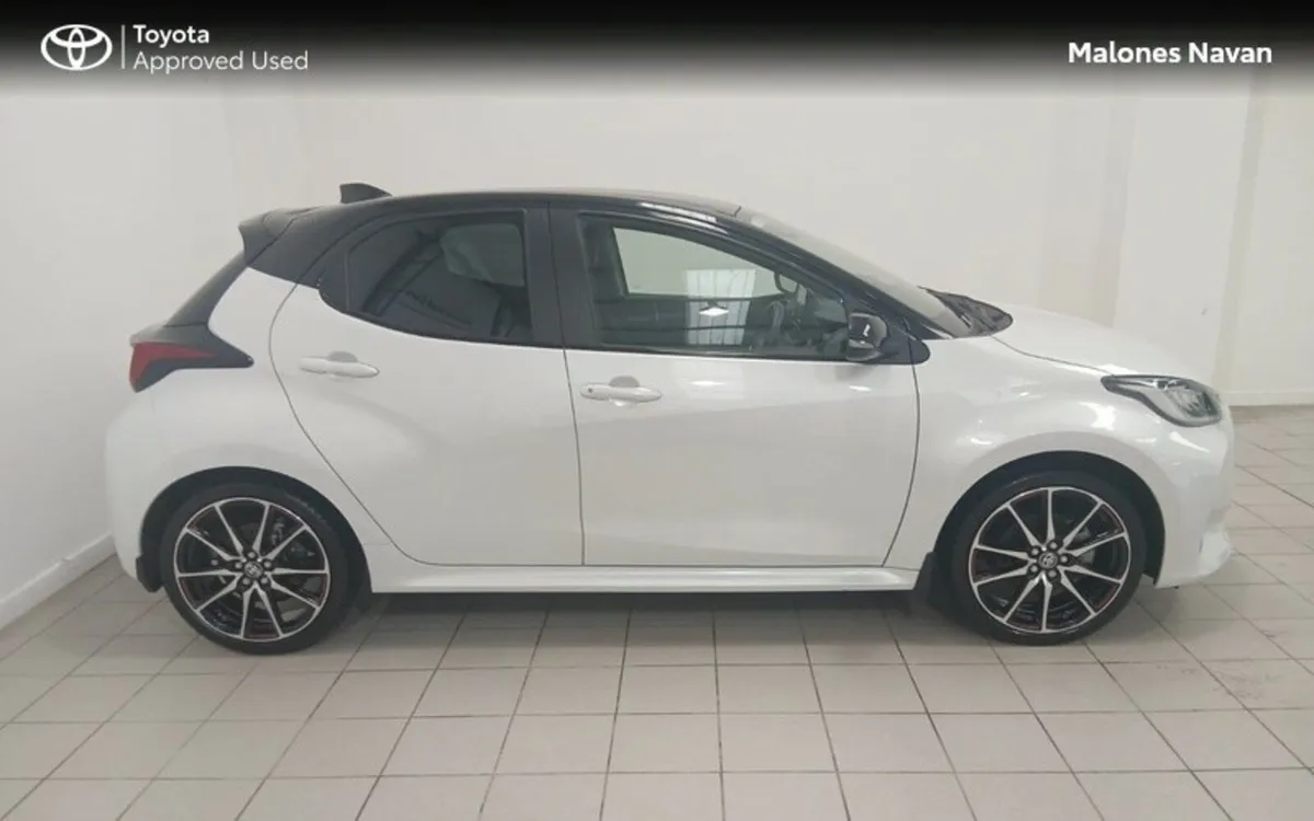 Toyota Yaris YARIS HYBRID GR SPORT - Image 3