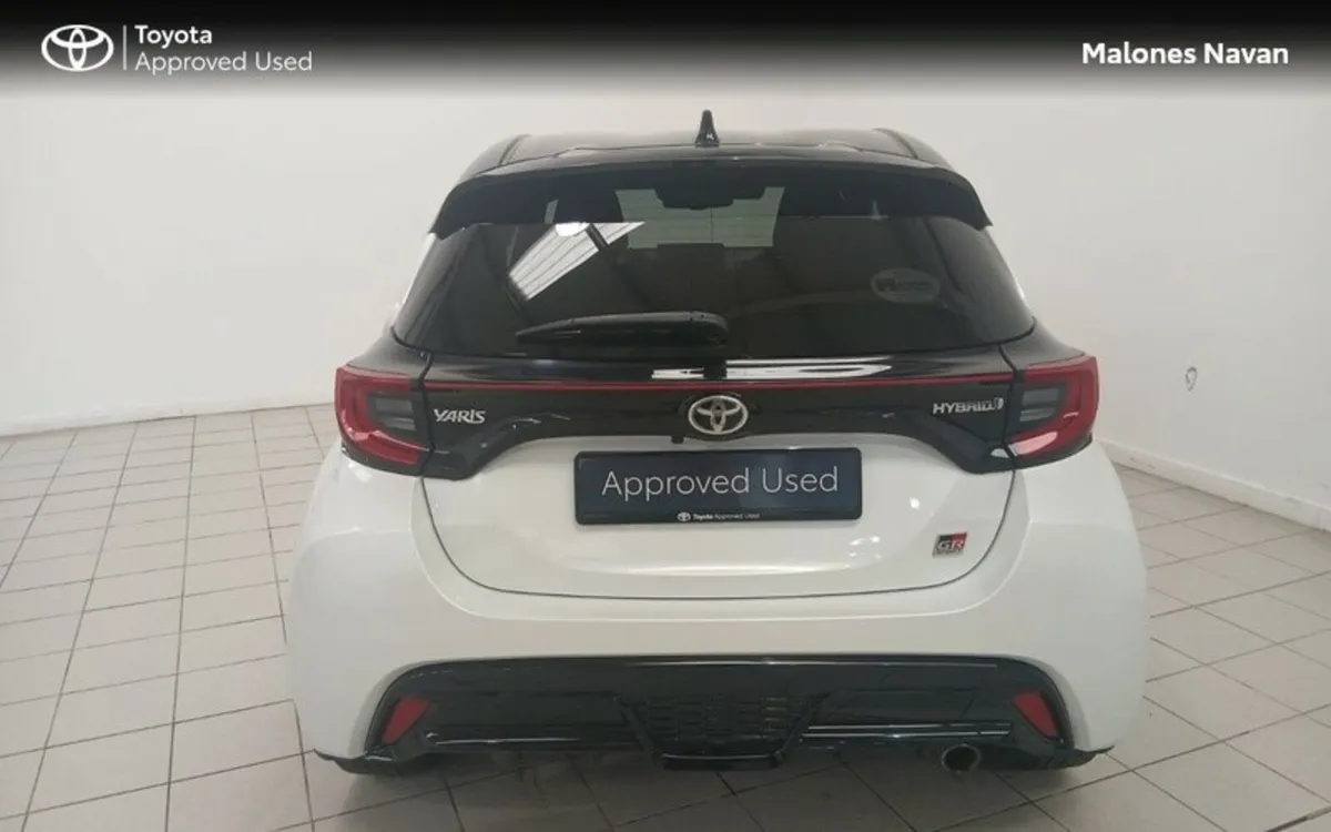 Toyota Yaris YARIS HYBRID GR SPORT - Image 4