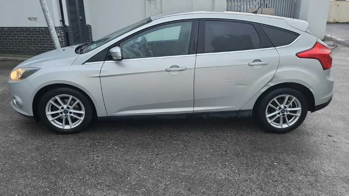 Ford Focus 2014 - Image 2