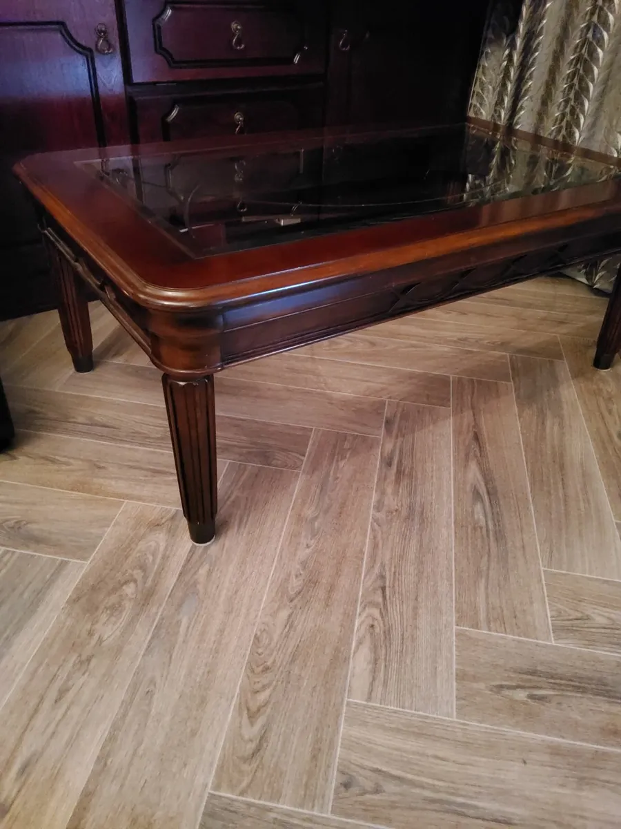 COFFEE TABLE - Image 4