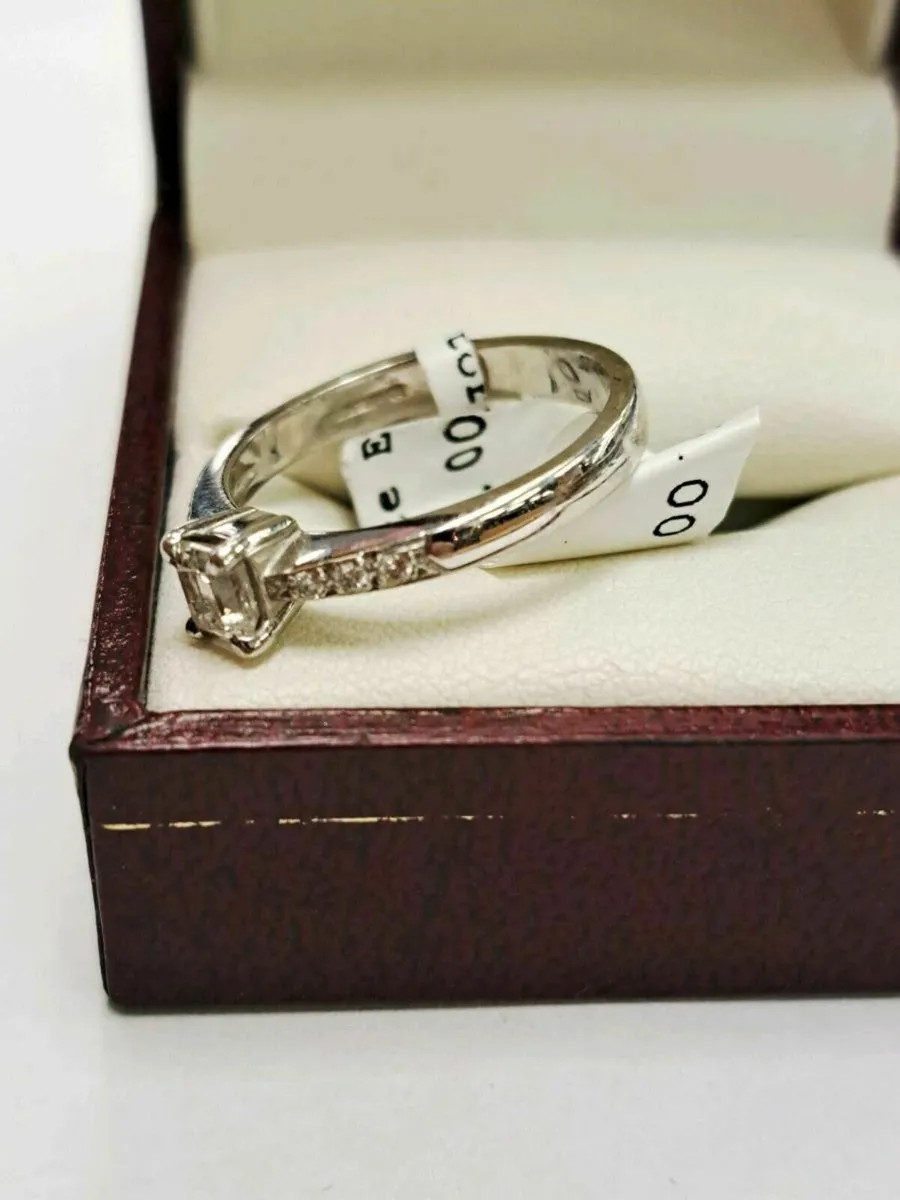 18K Gold White Diamond Ring 18CT - Image 3