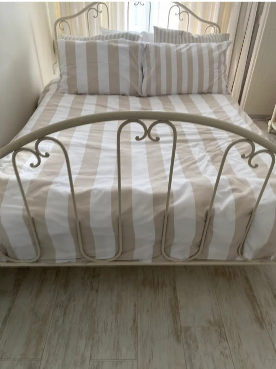 Bed - Image 2