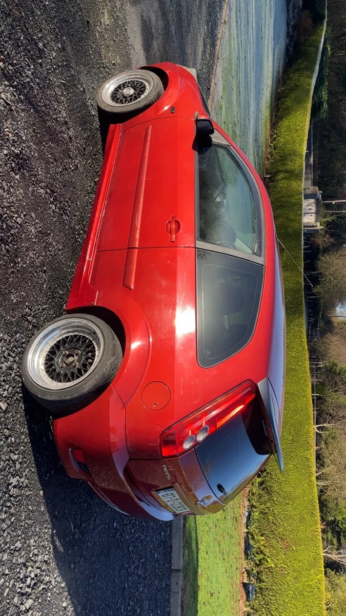 Ford fiesta - Image 2