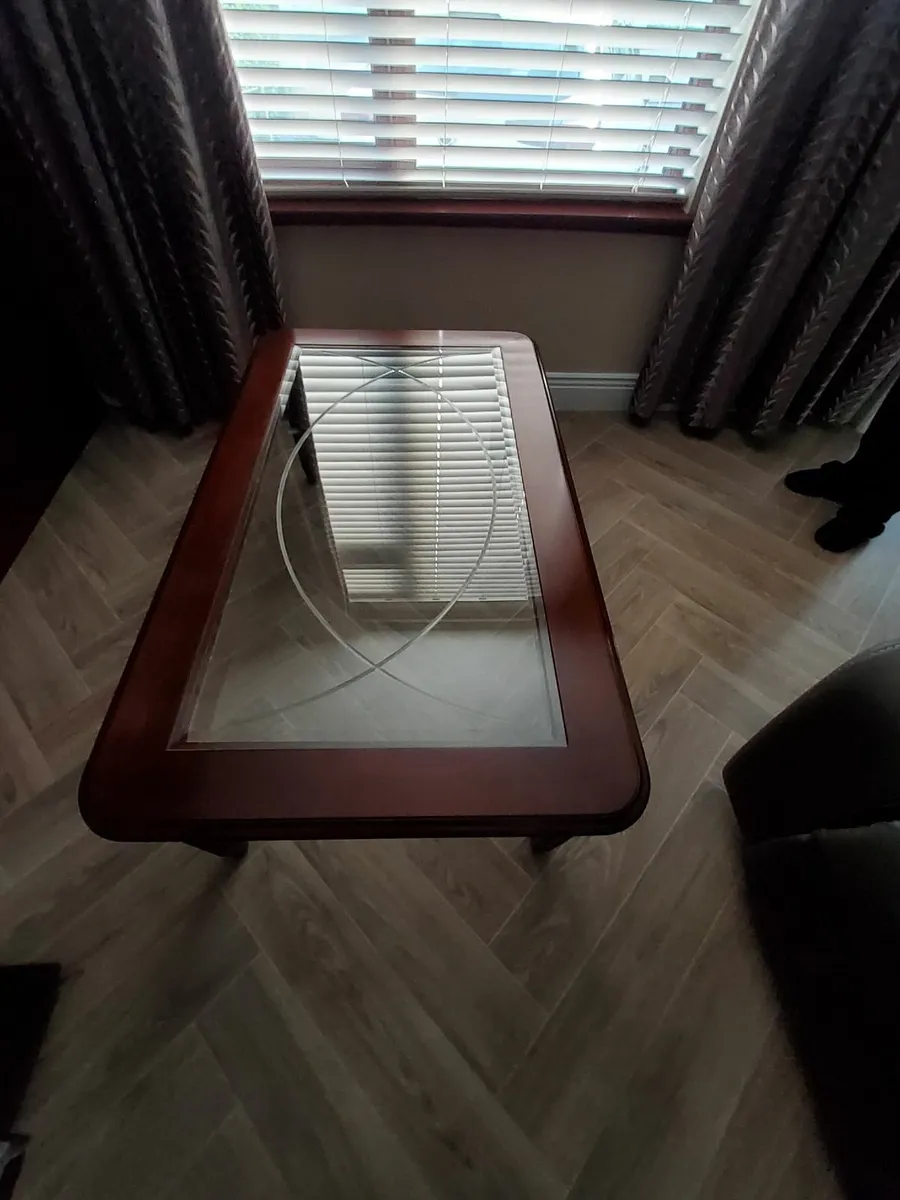 COFFEE TABLE - Image 2