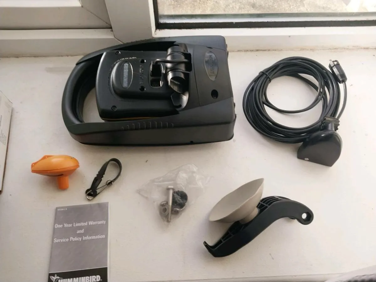 Humminbird PiranhaMAX 230e Portable Fish Finder - Image 2