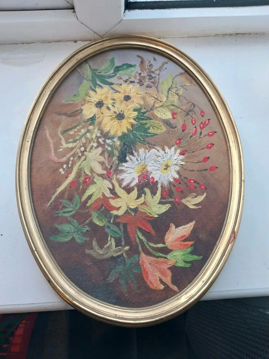 Vintage Floral Painting – Oval Frame – Hand-Painte