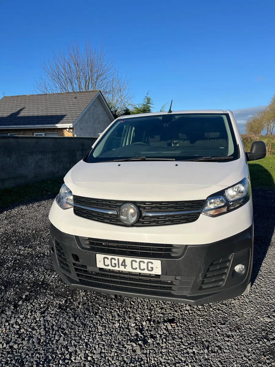 2022 Vivaro 9 Seater Crew - Image 2