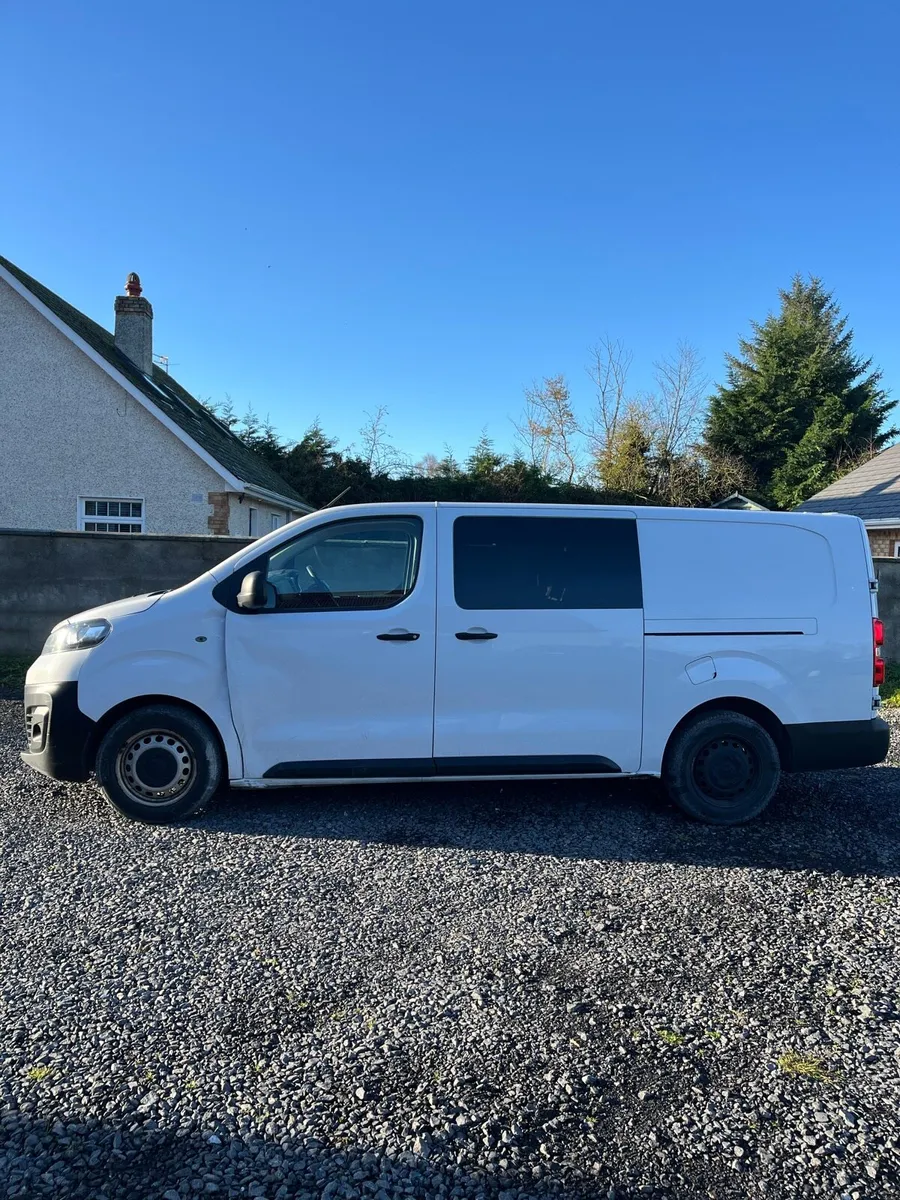 2022 Vivaro 9 Seater Crew - Image 4