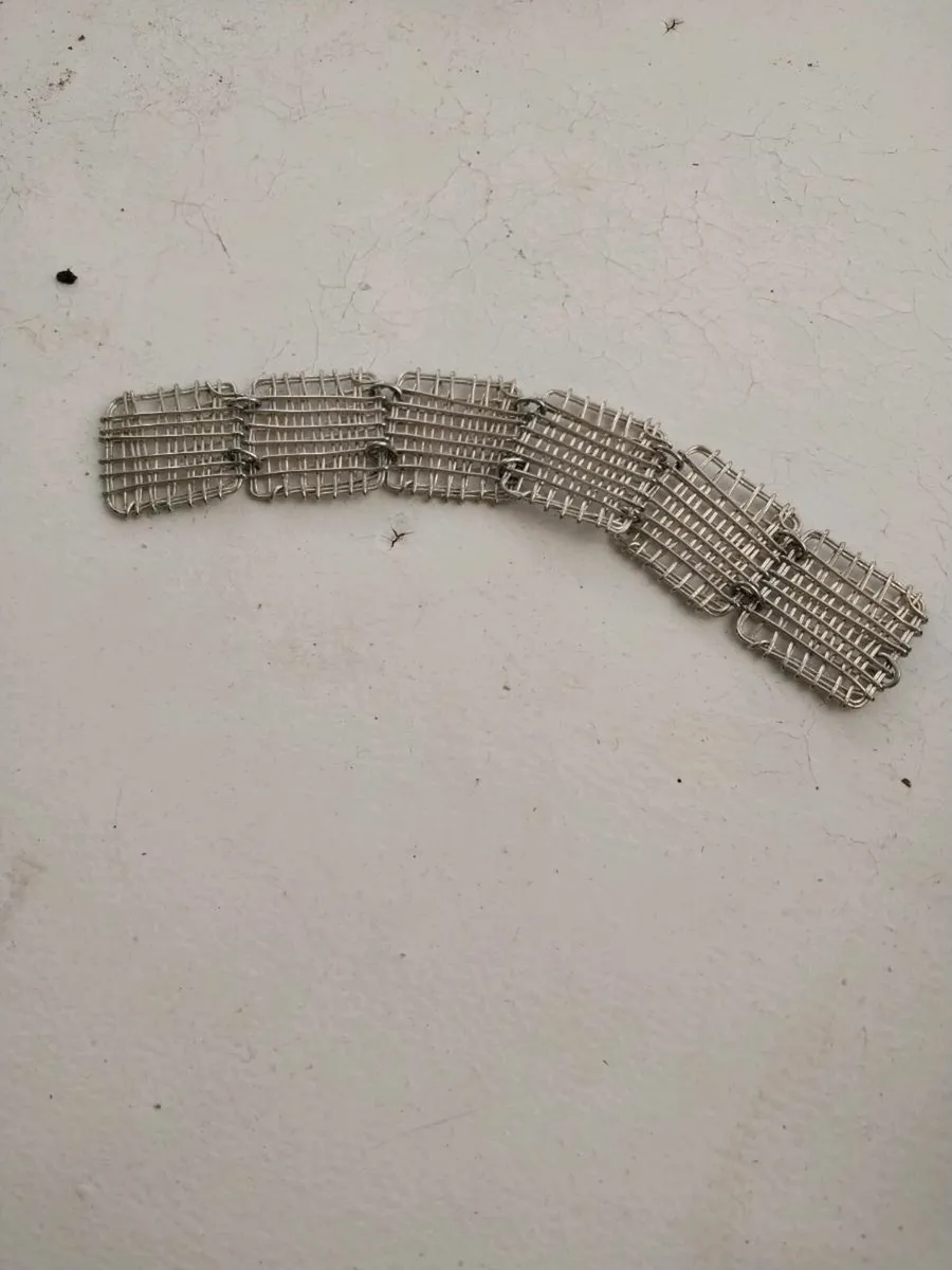 Clearing out a mix of vintage and decorative items - Image 4