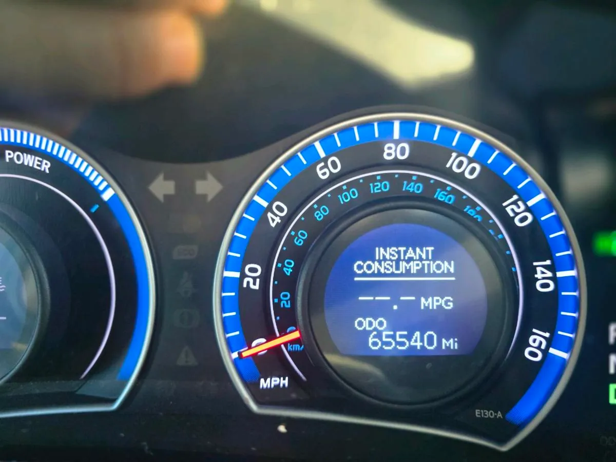 Toyota Auris Hybrid 1.8 T4 CVT Auto 5 - Image 2