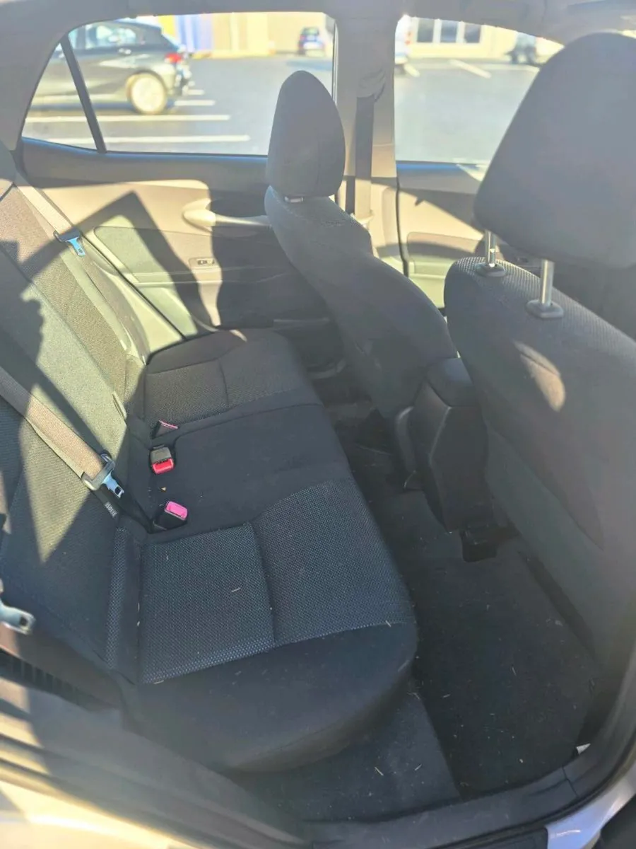 Toyota Auris Hybrid 1.8 T4 CVT Auto 5 - Image 3