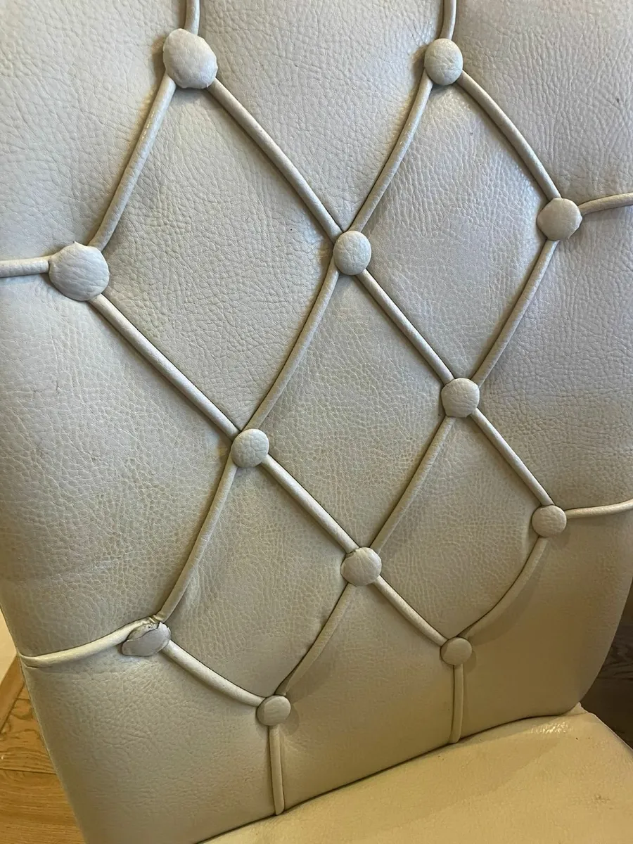 Kitchen table & chairs - Image 2