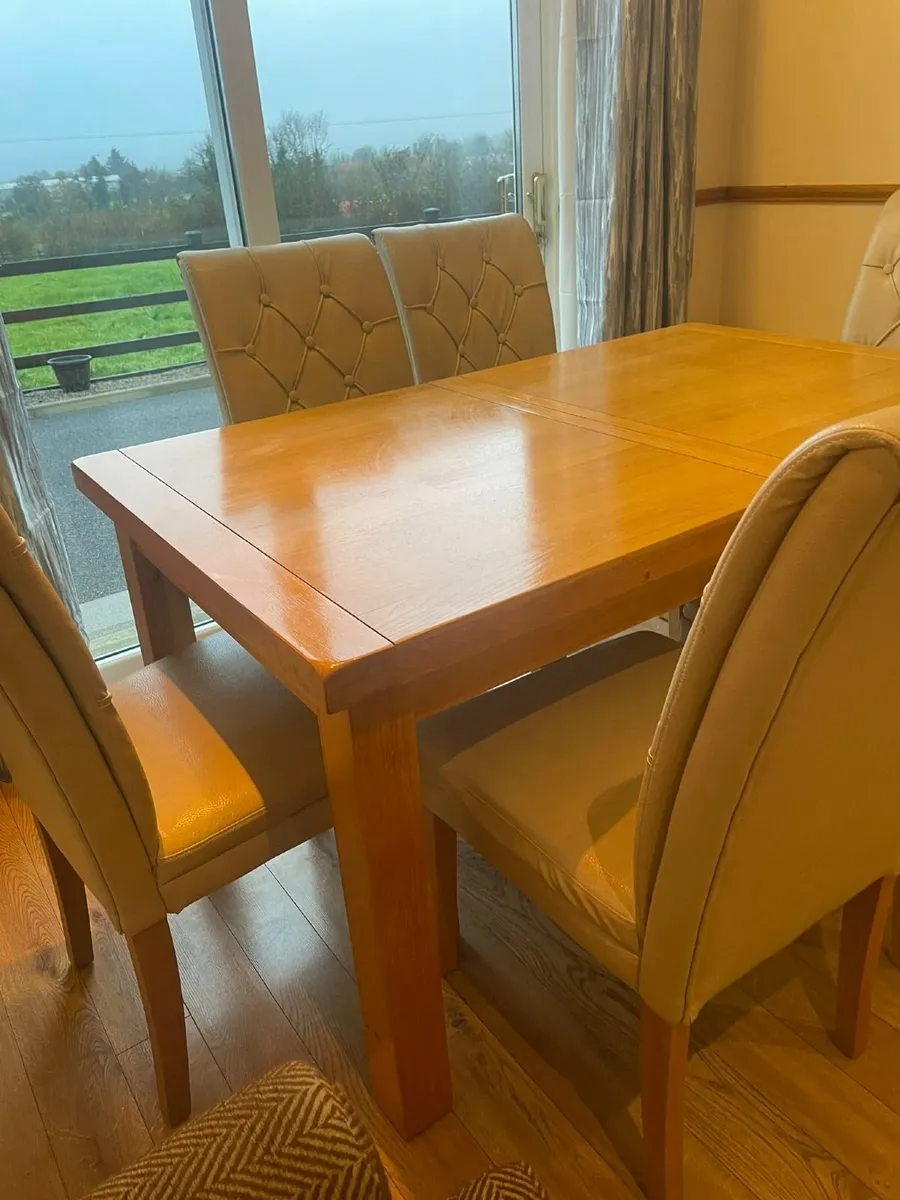 Kitchen table & chairs - Image 1