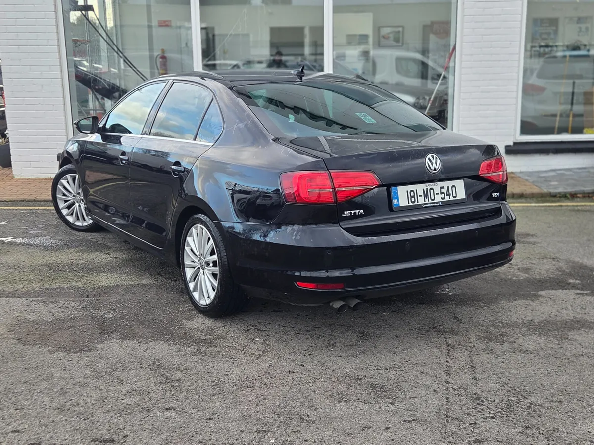 Volkswagen Jetta 2018 - Image 2