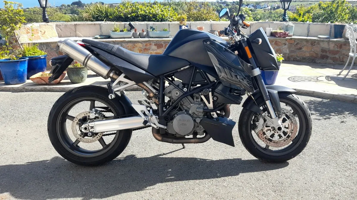 KTM 990 Super Duke - Image 2