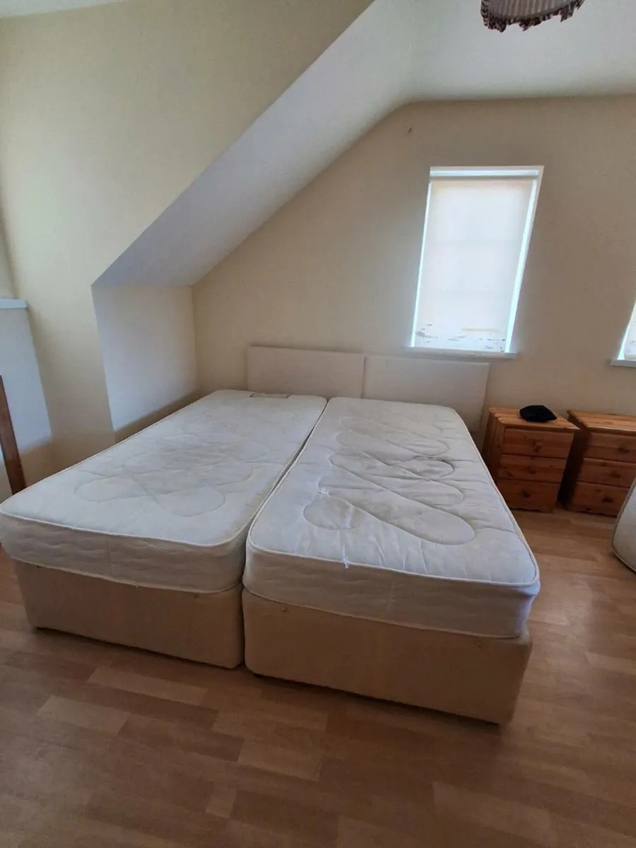 Single beds and mattress - Image 1