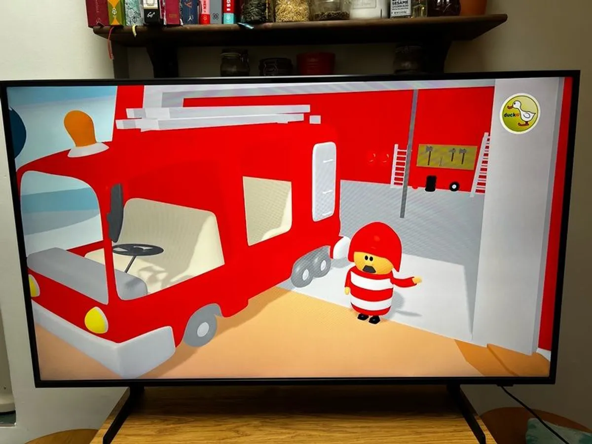 Samsung 43" UHD 4K - Image 2