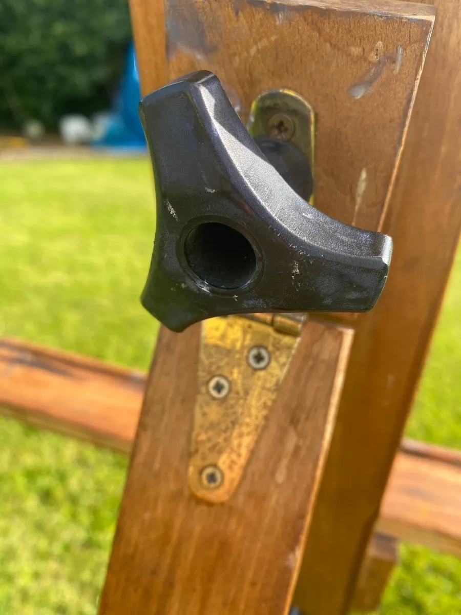 Artist Easel - Image 1