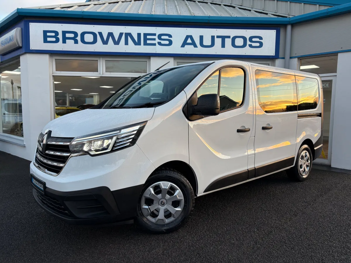 2023 Renault Trafic passenger 9 seater - Image 1