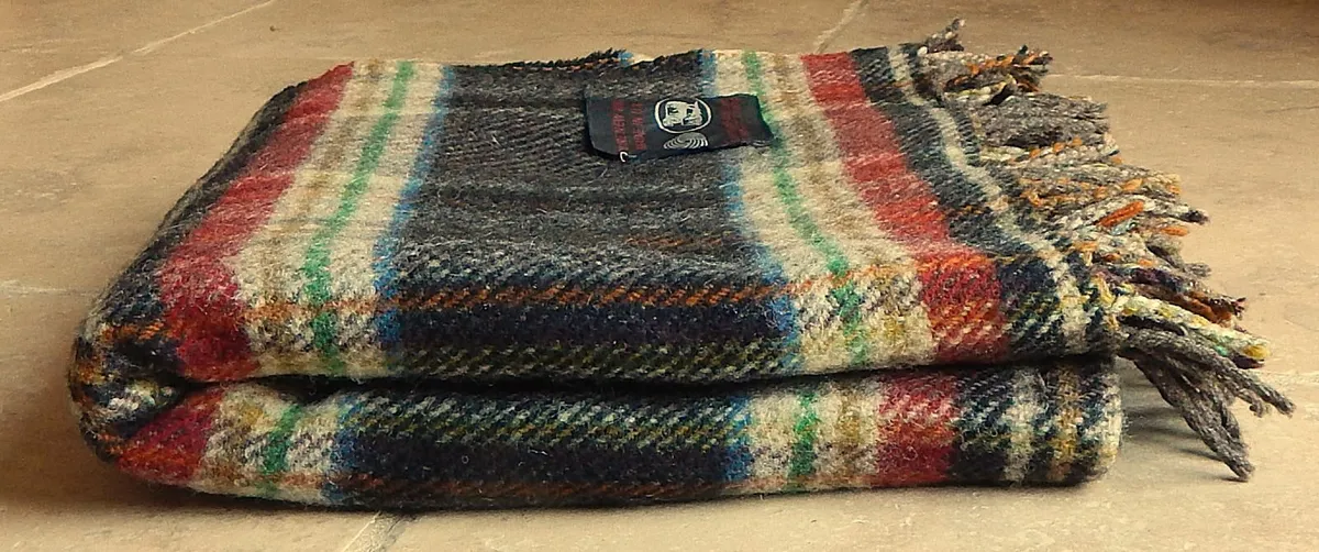 Large Vintage Edinburgh Woolen Mills Wool Blanket - Image 2