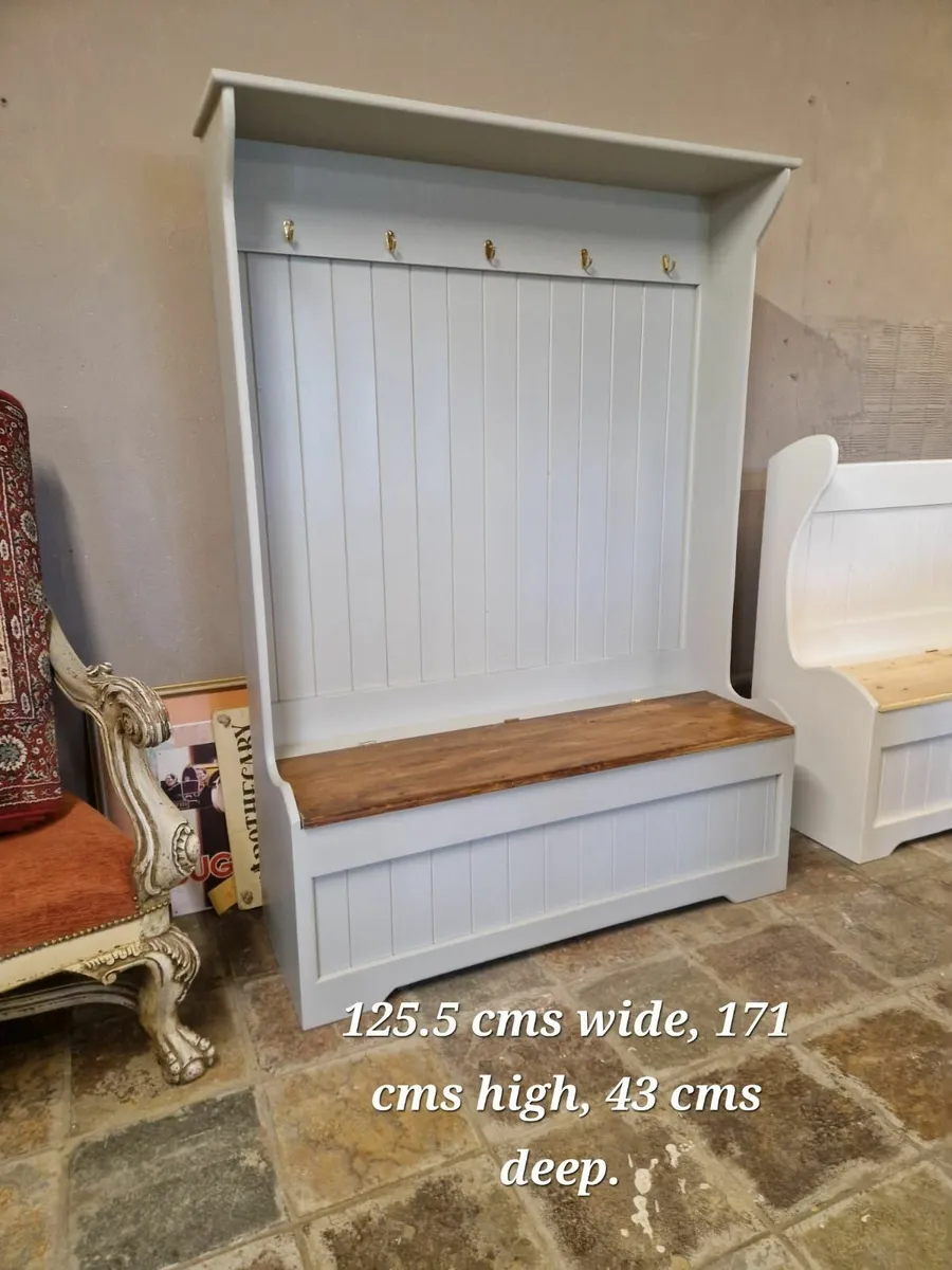 Large coat hanging storage bench - Image 3
