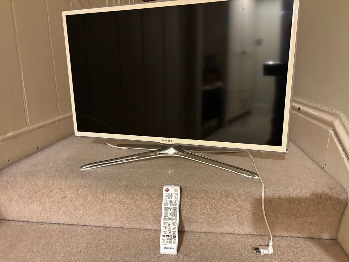 Samsung 32” Smart TV (2016)