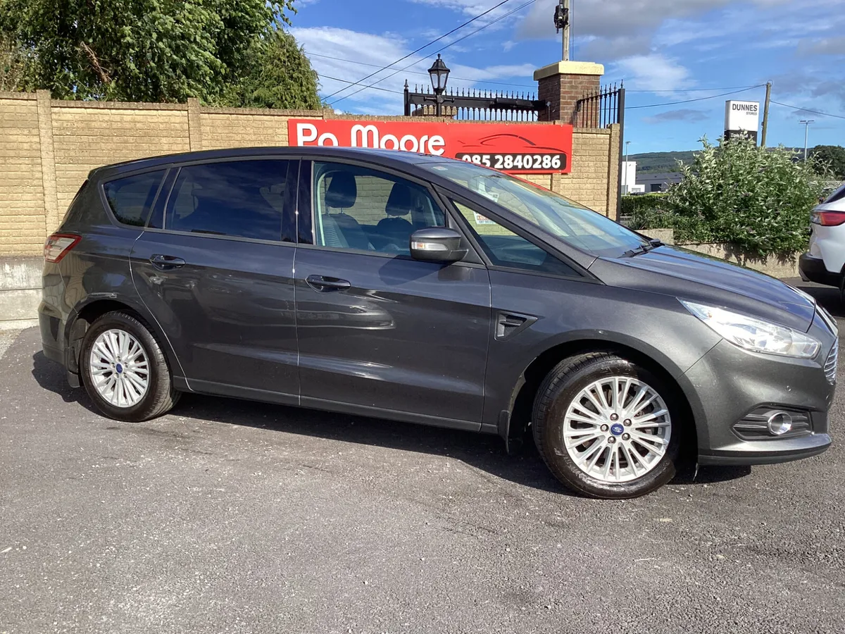 Ford S-Max ** F.S.H * SAT NAV - Image 3