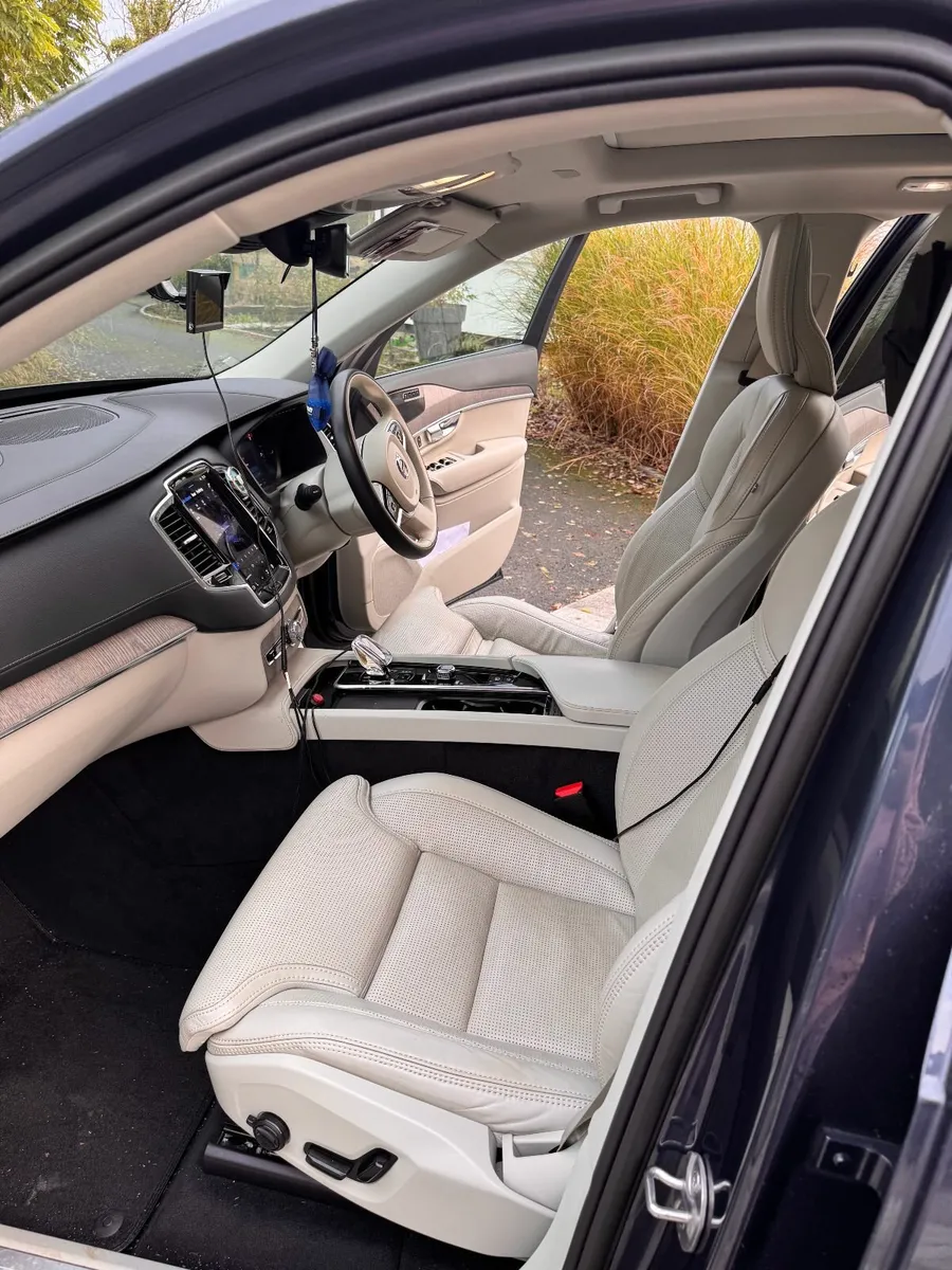 Volvo XC90 2023 - Image 3
