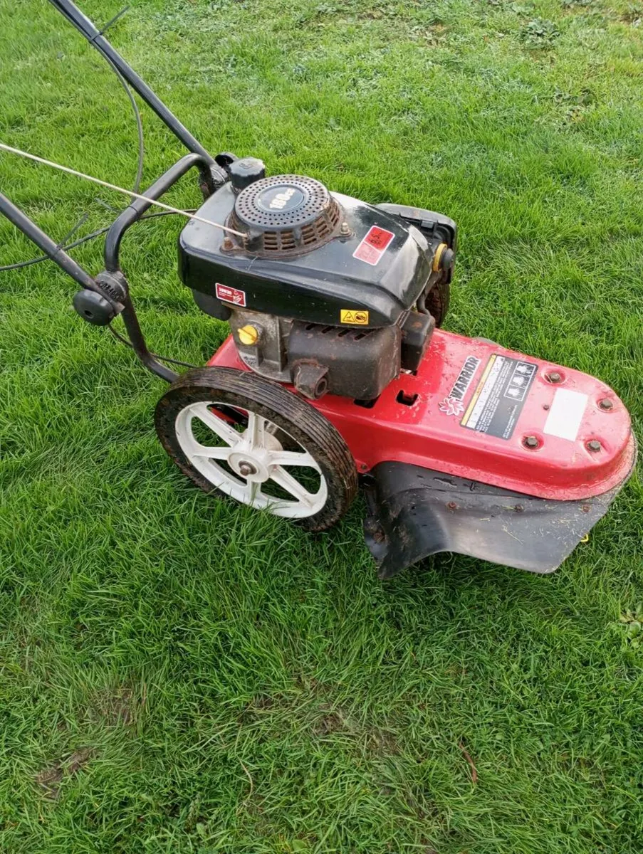 Warrior XB51Y  trimmer has a cutting width of 56cm - Image 1
