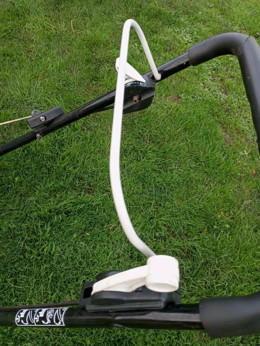 Warrior XB51Y  trimmer has a cutting width of 56cm - Image 4