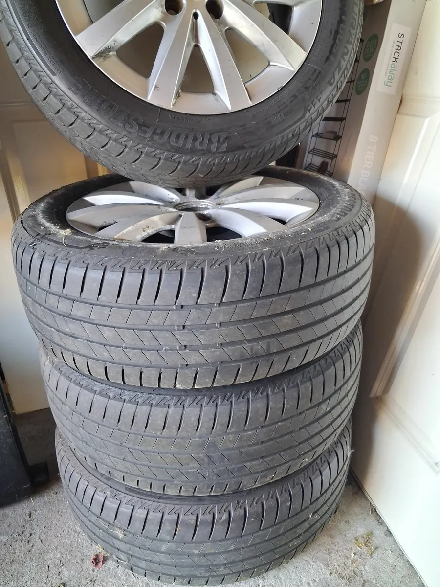 Mercedes alloy wheel + tire - Image 1