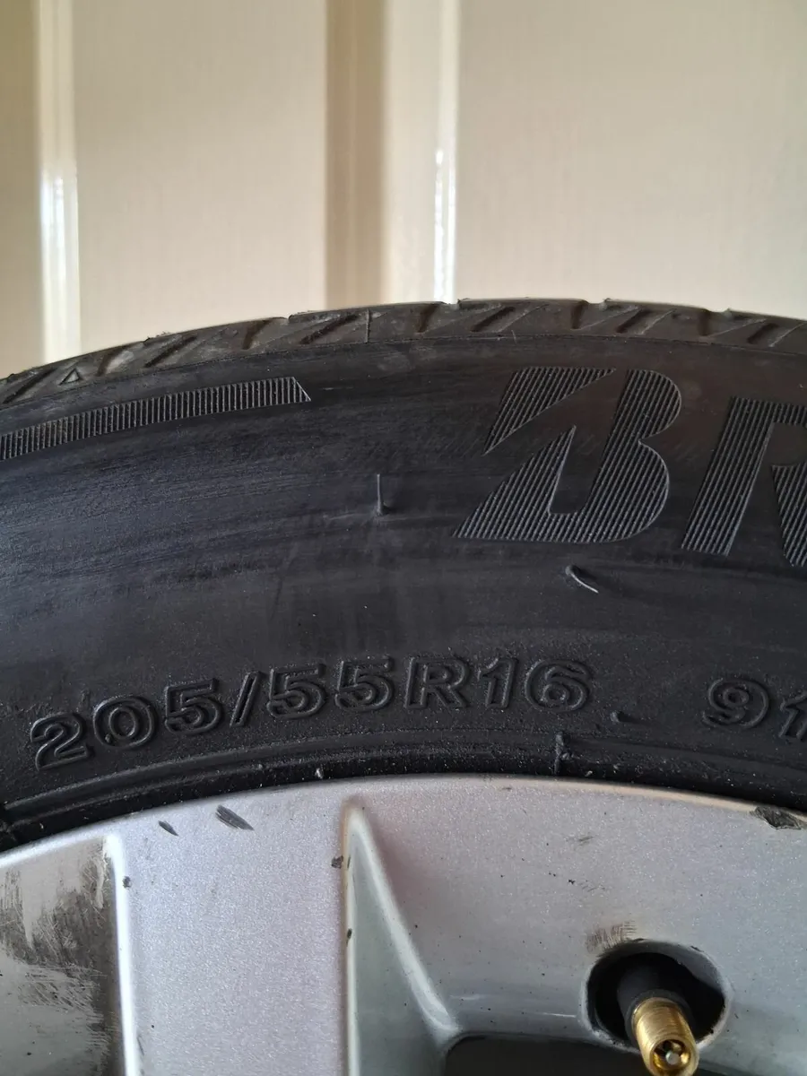 Mercedes alloy wheel + tire - Image 2