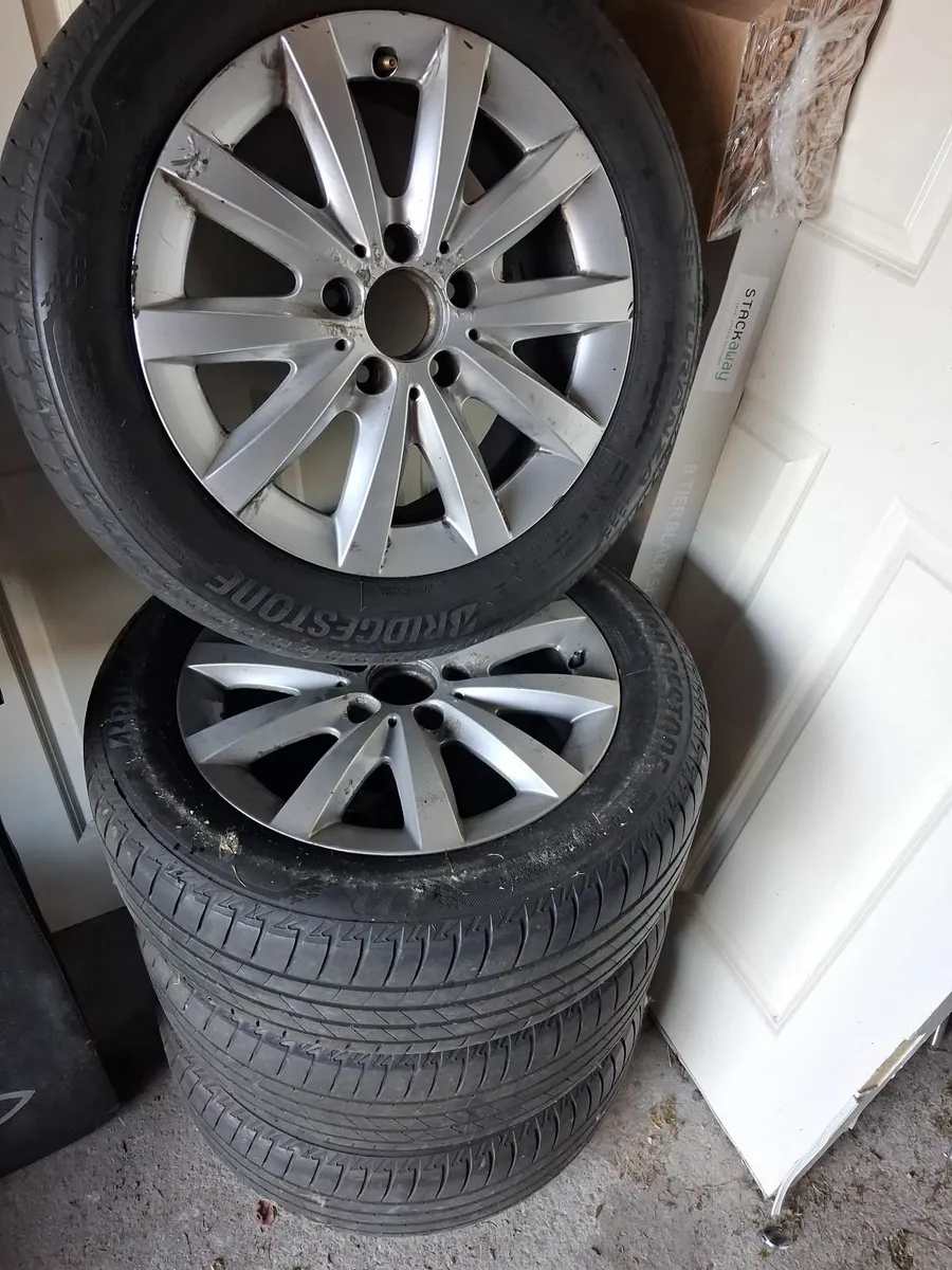 Mercedes alloy wheel + tire - Image 4