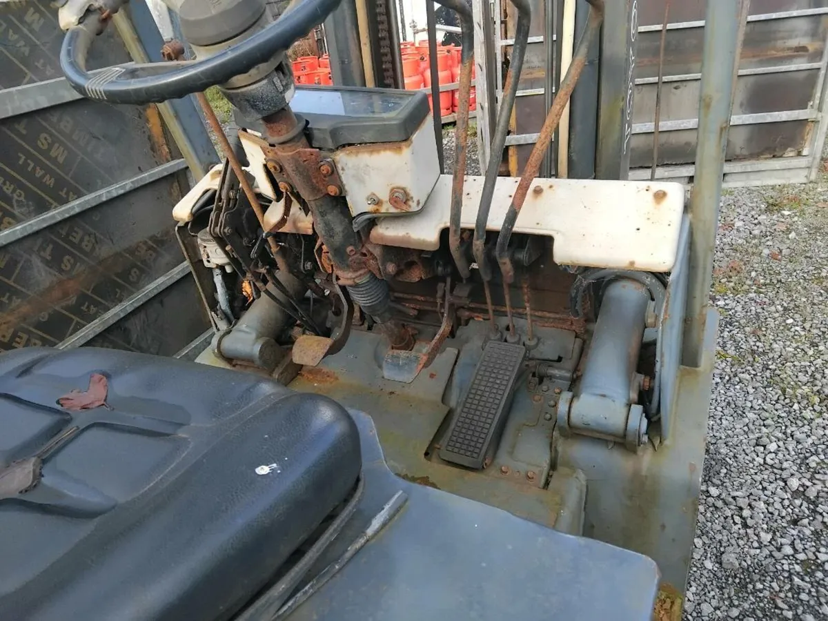 Toyota diesel fork lift transit camper - Image 2