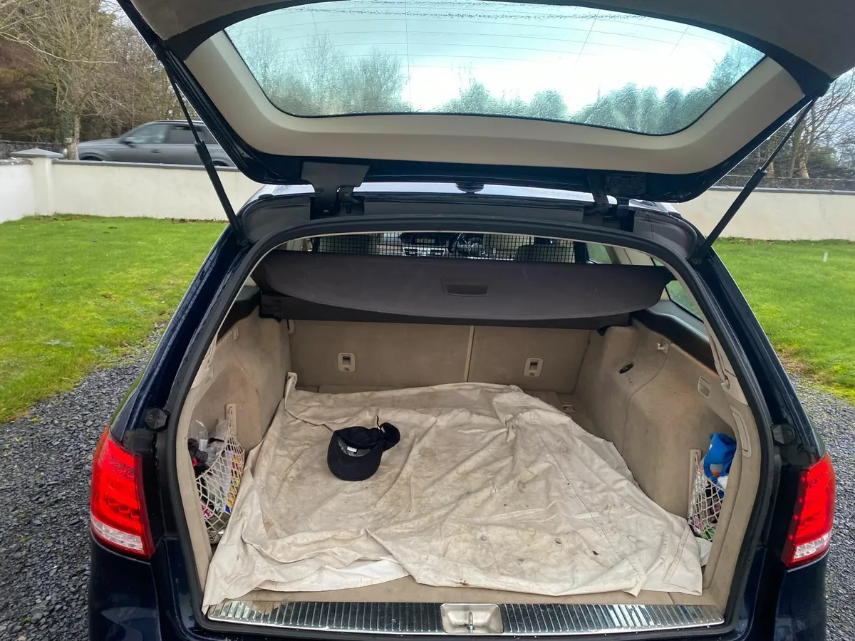 Mercedes-Benz E-Class 2013 - Image 3