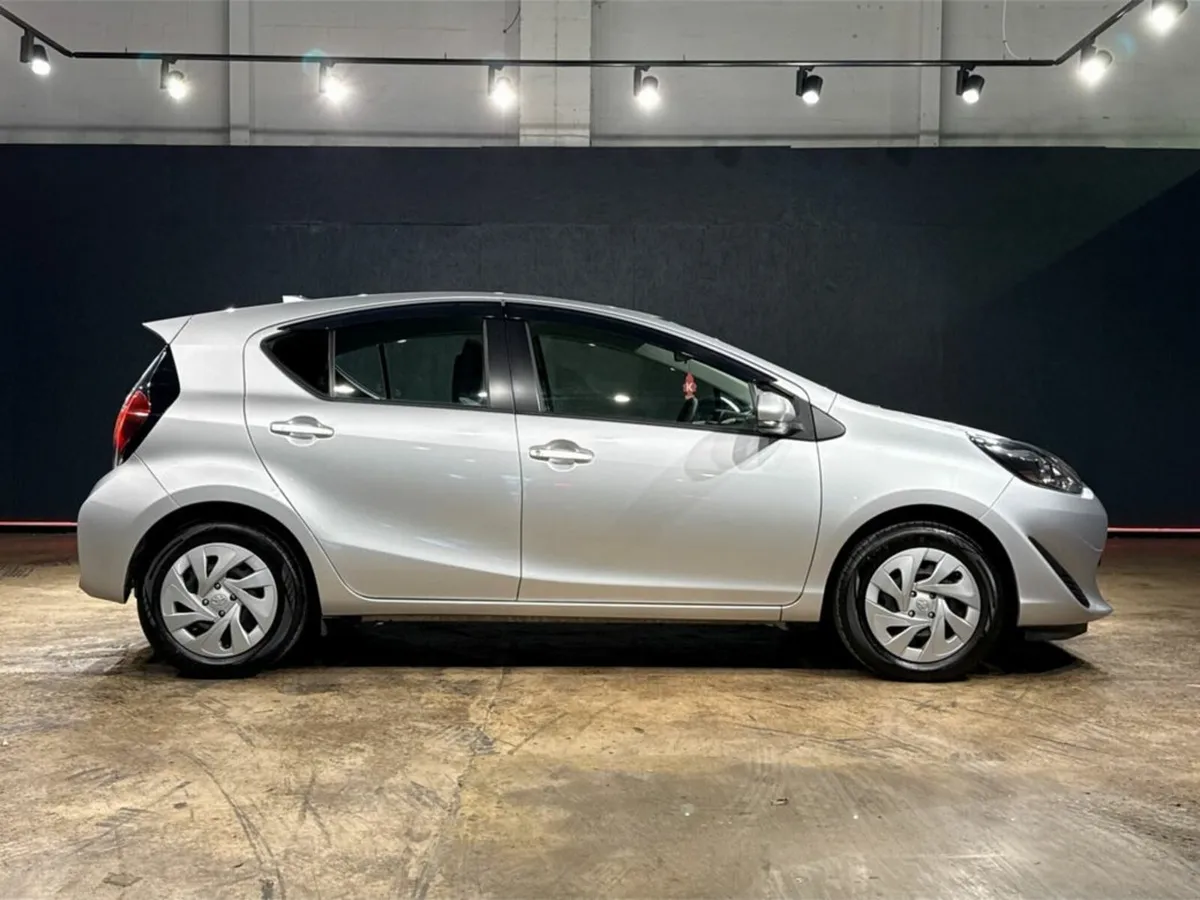 Toyota Aqua HYBRID 1.5L AUTOMATIC - AIR CONDITIONI - Image 3