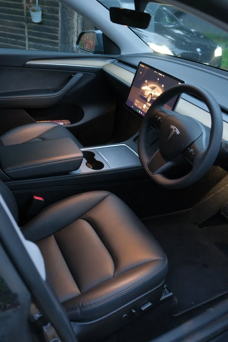 2023 (231) Tesla Model Y RWD - Image 3