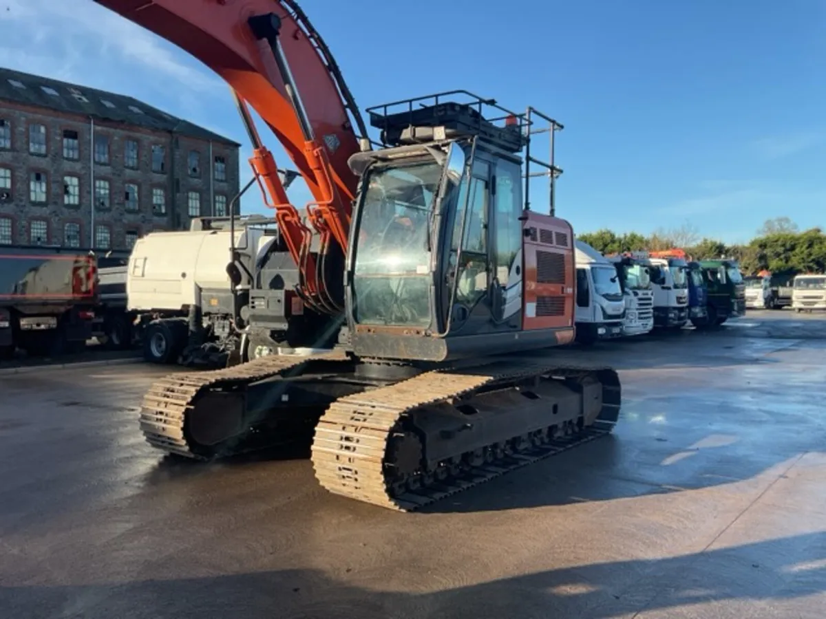 2020 Hitachi ZX225USRLC-6 Excavator - Image 3