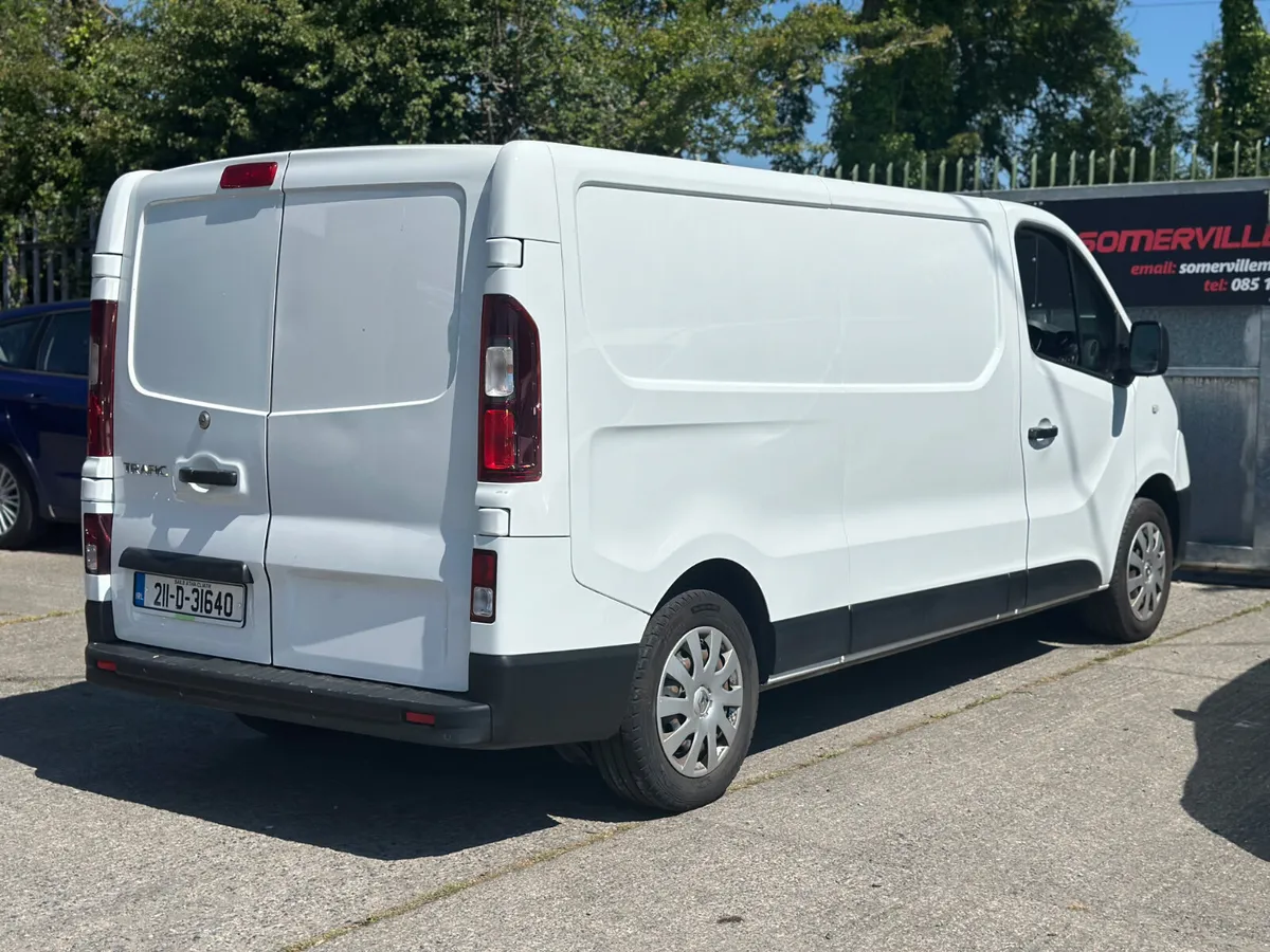 RENAULT TRAFIC 2.0L DIESEL 3 SEATER 2021 - Image 4
