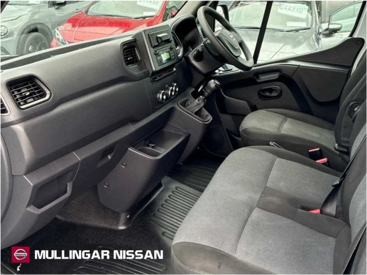 Nissan Interstar 2.3 L3 H2 with Air Conditioning - - Image 4